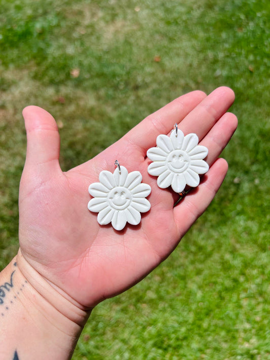 Smiley Flower Earrings (yellow or white)