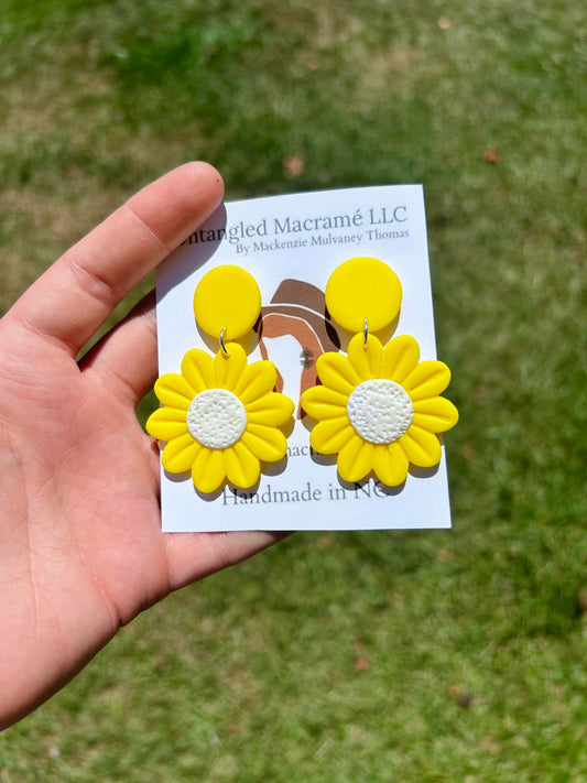 Large flower earrings (white or yellow)